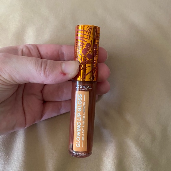 NWT L’Oréal paris glowing lip gloss - Picture 4 of 5